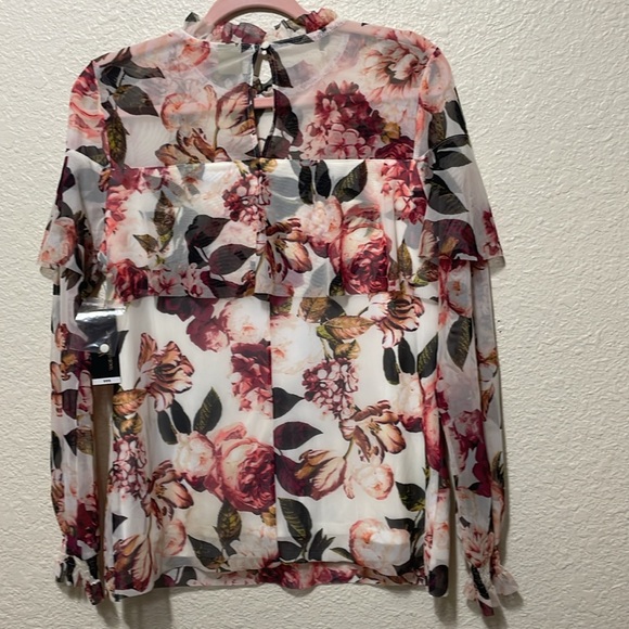 Worthington Women's Floral Blouse. Light And Flowy. Really Pretty. NWT. Size M. - Picture 5 of 8
